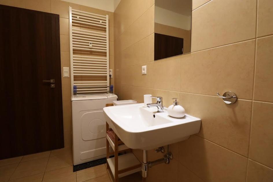 Cosy Studio, 15Min To Old Centre, Self-Check In, Free Wifi, Welcome Drink! Prague Extérieur photo